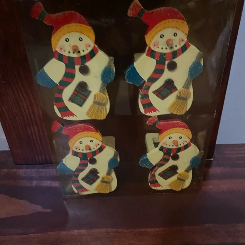 Vintage Dead stock Set of 4 Wooden 4”Snowman Napkin Rings Christmas Decor
